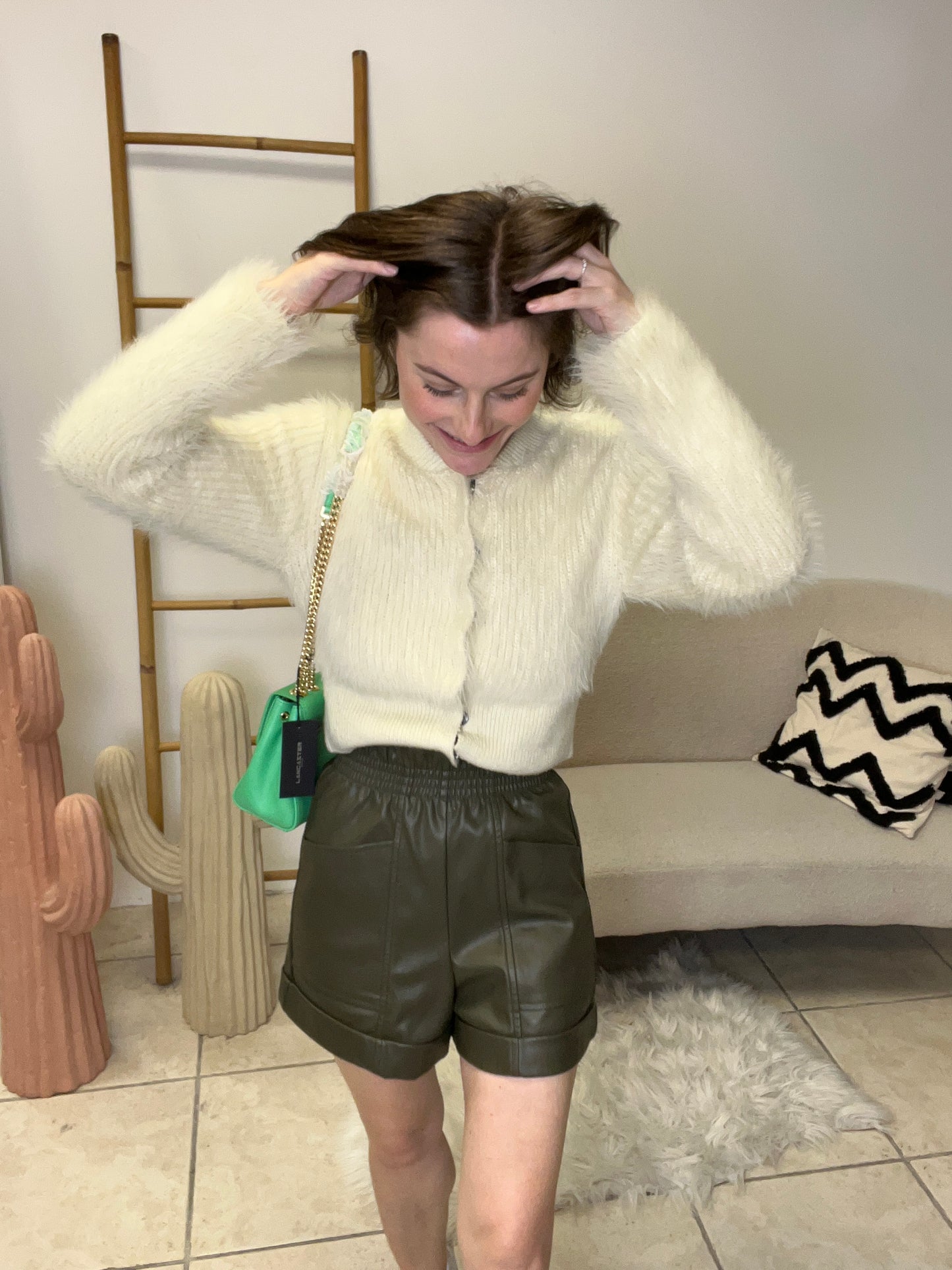 Short kaki PullandBear taille XS
