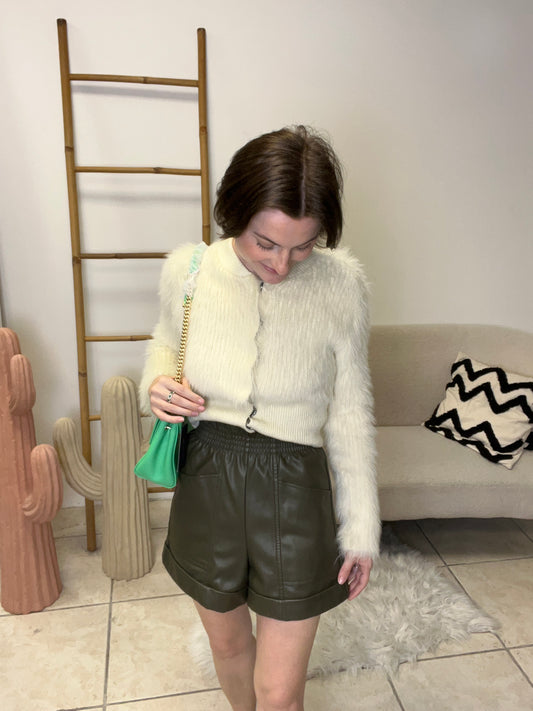 Short kaki PullandBear taille XS